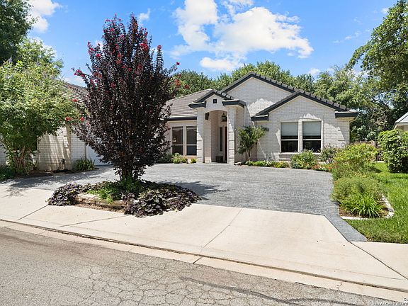 3rd image of 5 CORBY LN