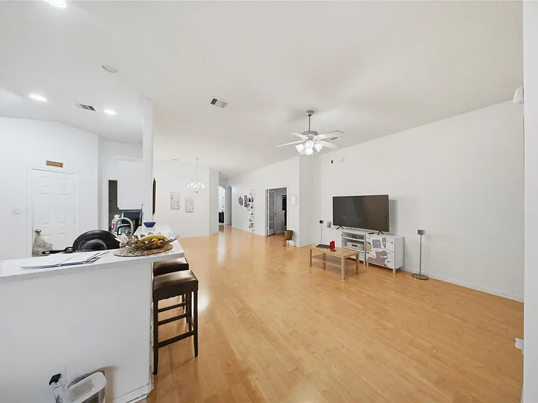 13335 Gardnerville St — Photo 5