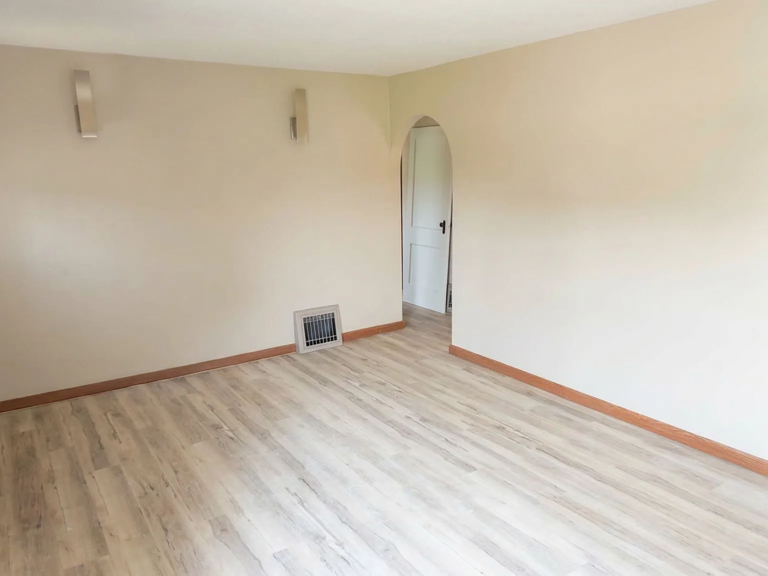 2 bed, 850 sqft, $1,500 — Photo 4