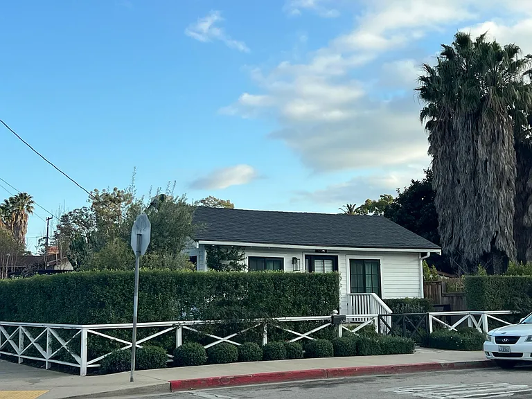 601 Fremont Pl — Photo 4