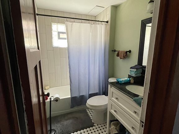 5th image of 179 Barton St #1