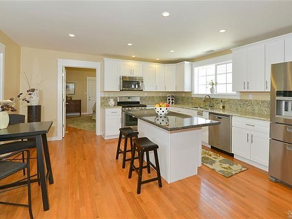3rd image of 1543 Palmer St