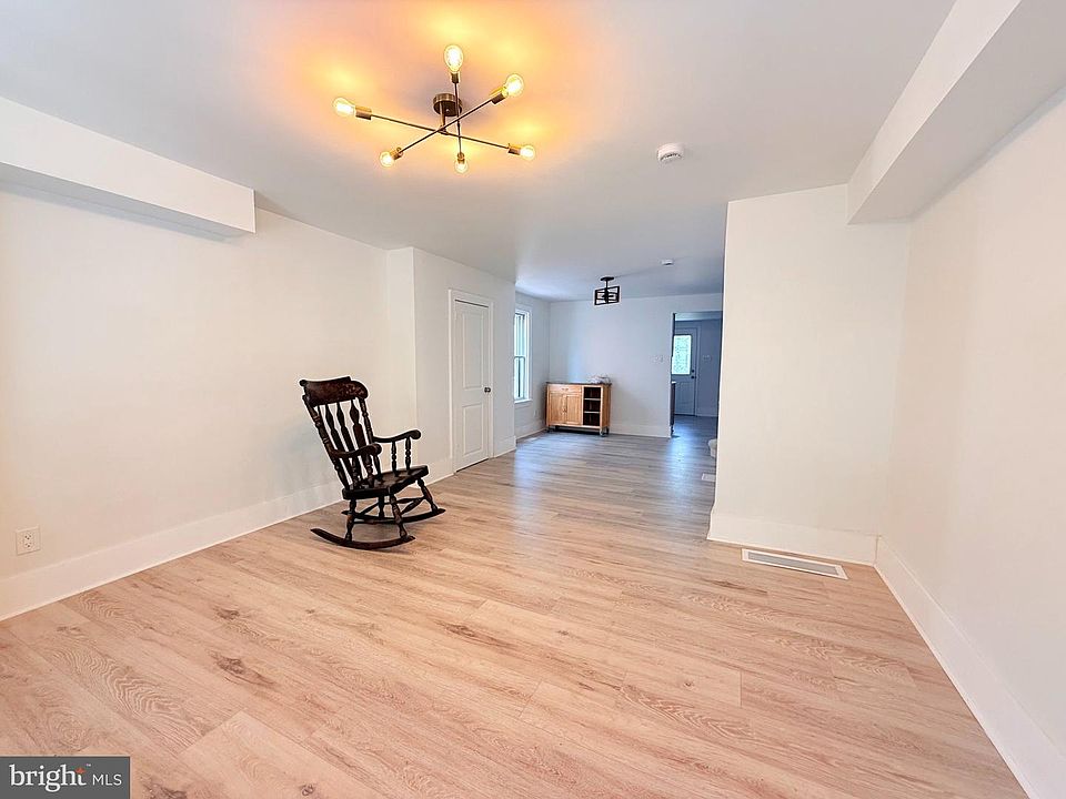 1st image of 433 May St