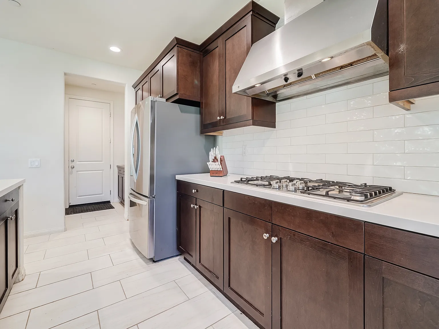4 bed, 3177 sqft, $5,500 — Photo 3