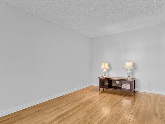 5th image of 27 Robinsons Place