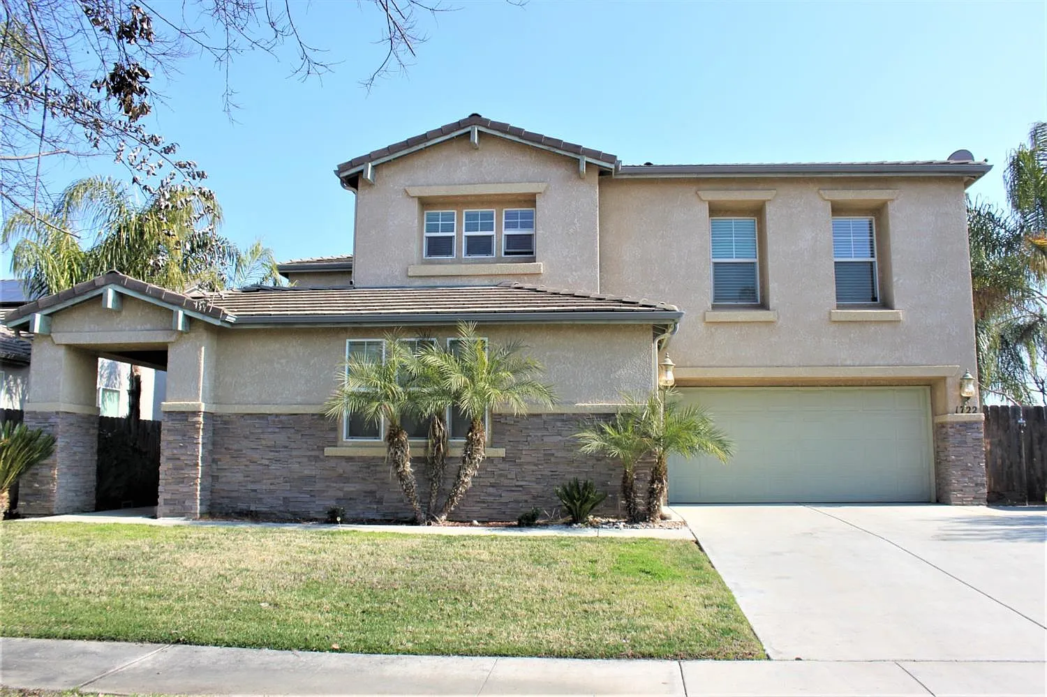 1722 Champagne St photo 1