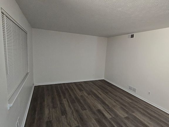 3rd image of 1933 Preston Ave #2
