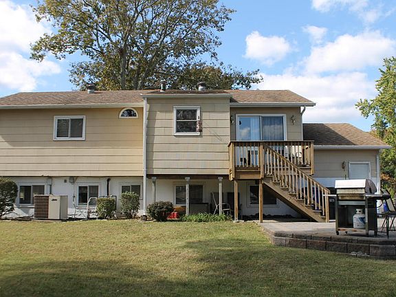 5th image of 525 River Dr