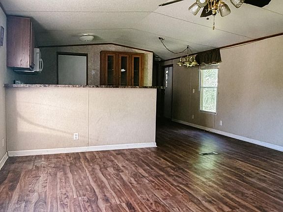 5th image of 1112 Weatherford Dr