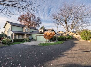 1683 Rolling Meadows Ln, Medford, OR 97504