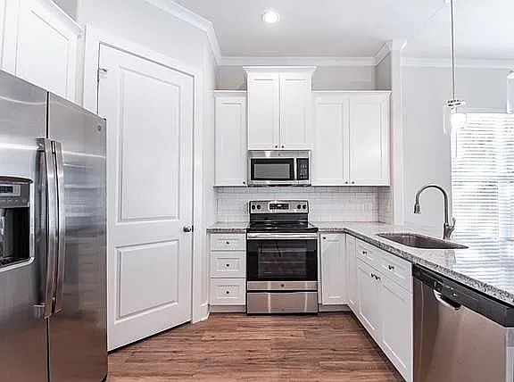 3rd image of 826 Avenue A #A
