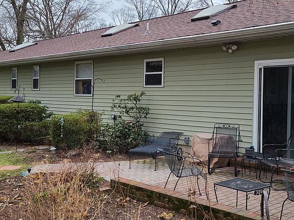 5th image of 502 White Oak Dr