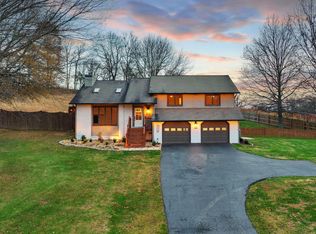 609 Live Oak Ct, Johnson City, TN 37615