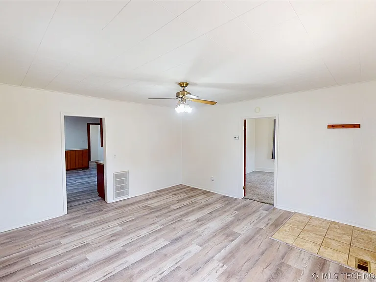 916 N Wilson Ave — Photo 3