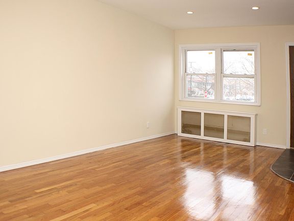 3rd image of 10306 Avenue L