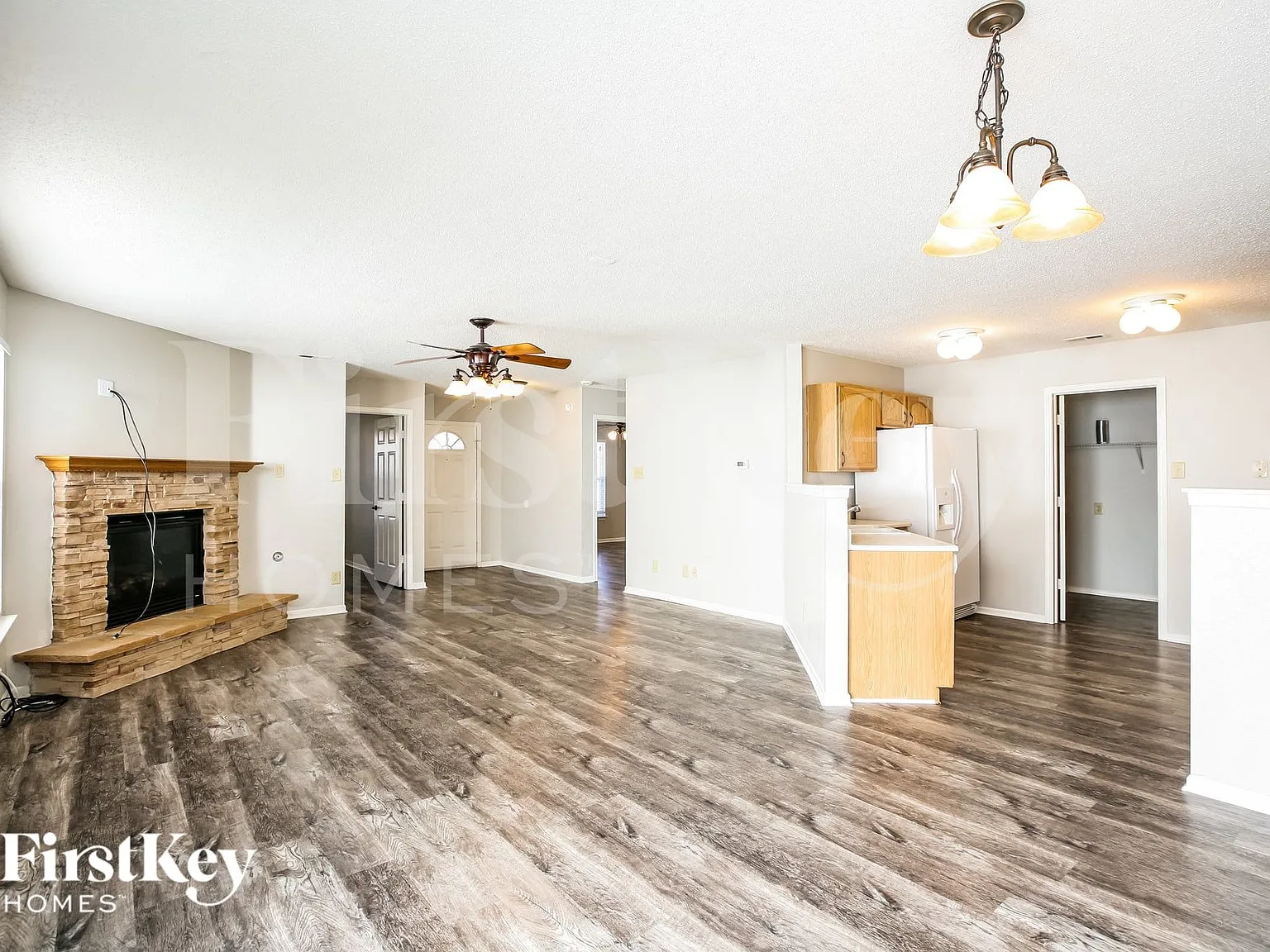3 bed, 2.0 bath, 1433 sqft, $1,805 — Photo 3