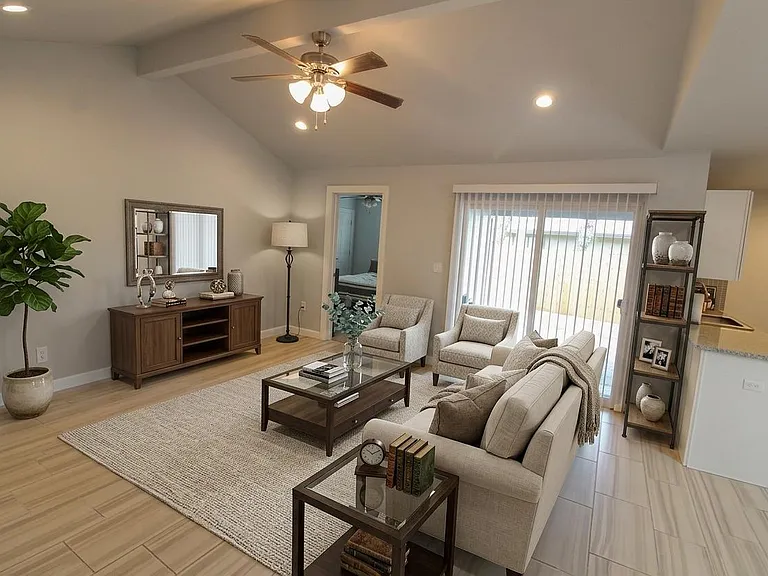 2101 Lemon Dr #B — Photo 2
