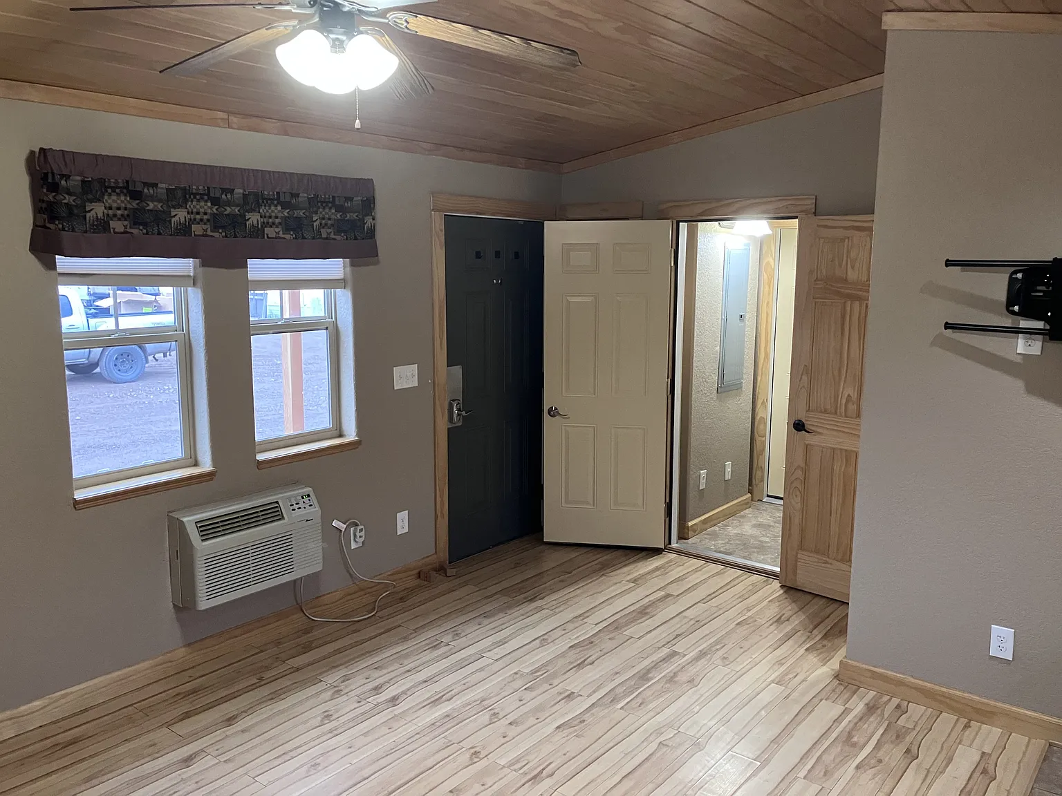 40 Davis Court - 4 — Photo 4
