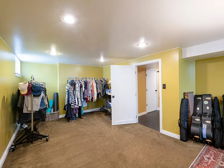 587 E Sherman Ave — Photo 24