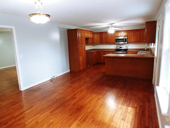 5th image of 134 General Cleburne Dr