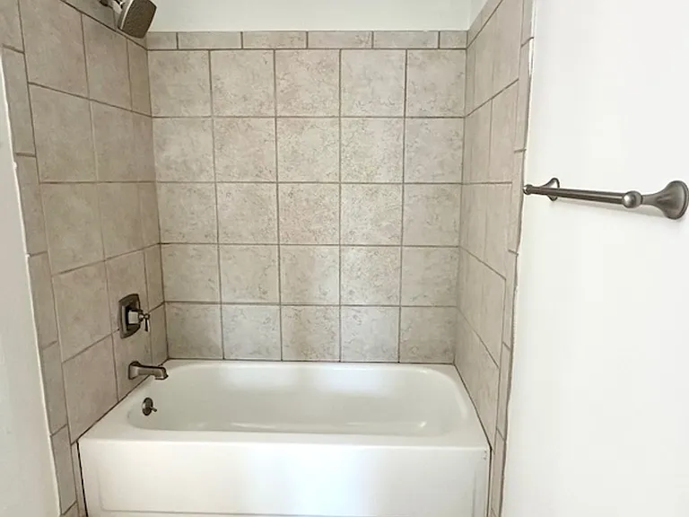 104 Carlyle Cir — Photo 20