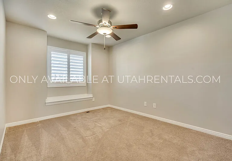 1419 W Stayner Dr — Photo 12