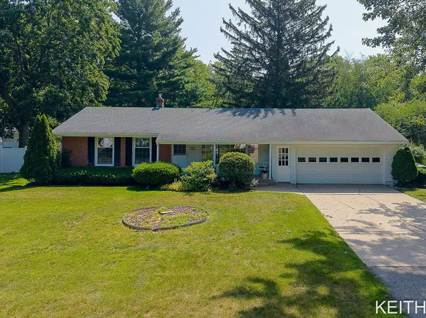 7296 Sunset Ave, Jenison, MI 49428