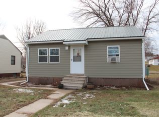 541 W 6th St, Winner, SD 57580