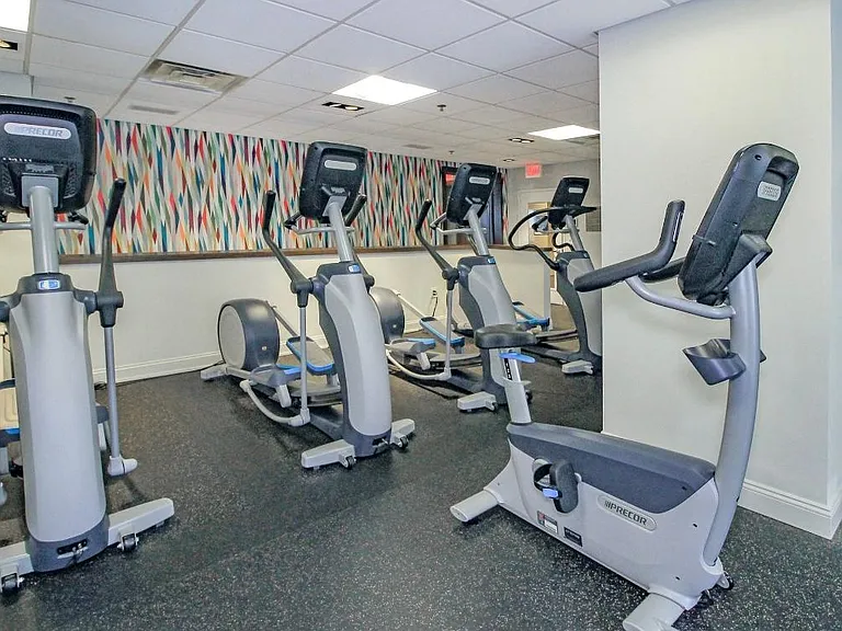 102 Columbus Dr #404 — Photo 8