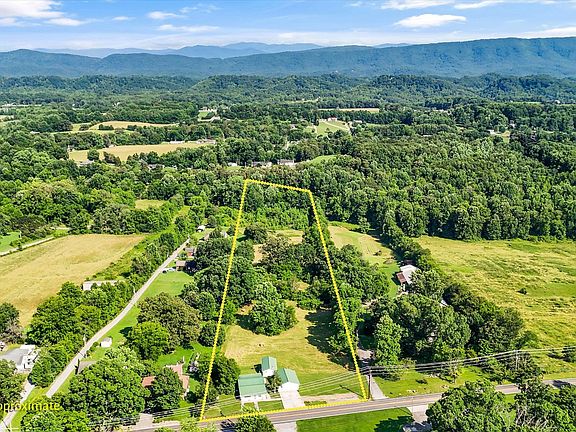2nd image of 904 Ridge Rd