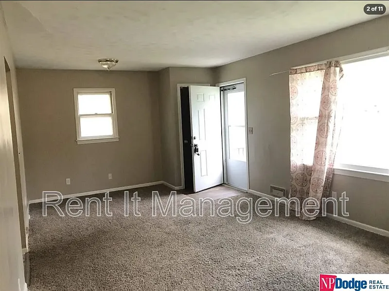 4 bed, 2.0 bath, 1140 sqft, $1,800 — Photo 2