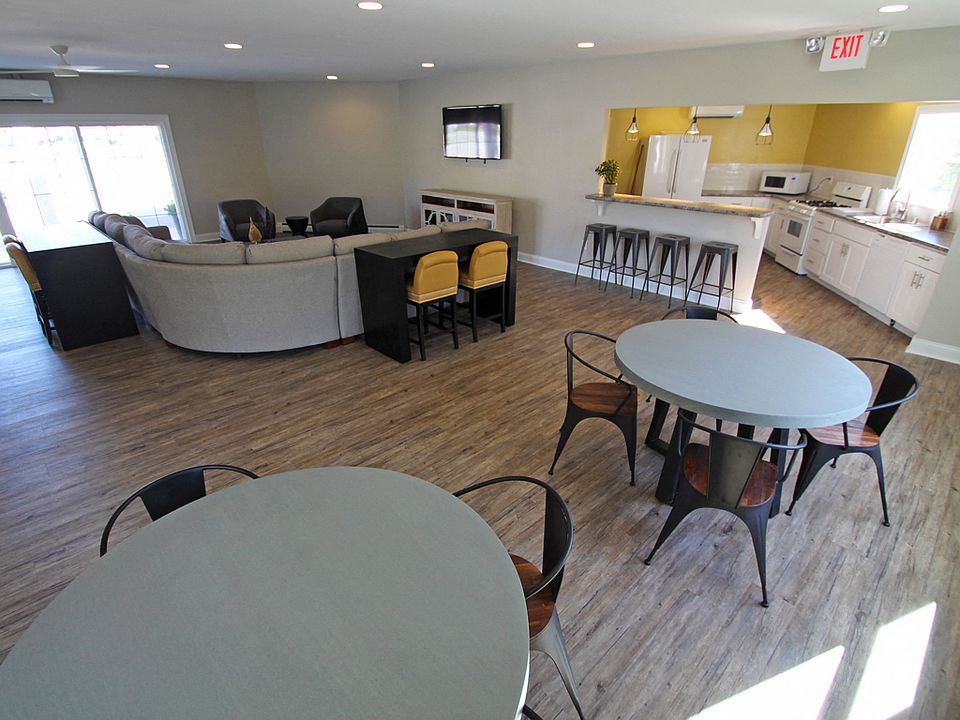 1st image of 1667 Lakenoll Dr #1805