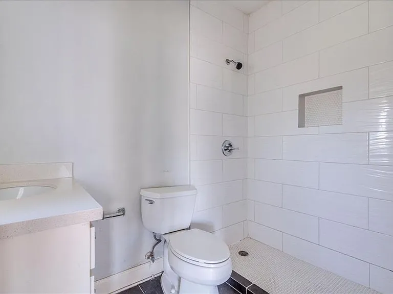 1916 Robbins Pl — Photo 12