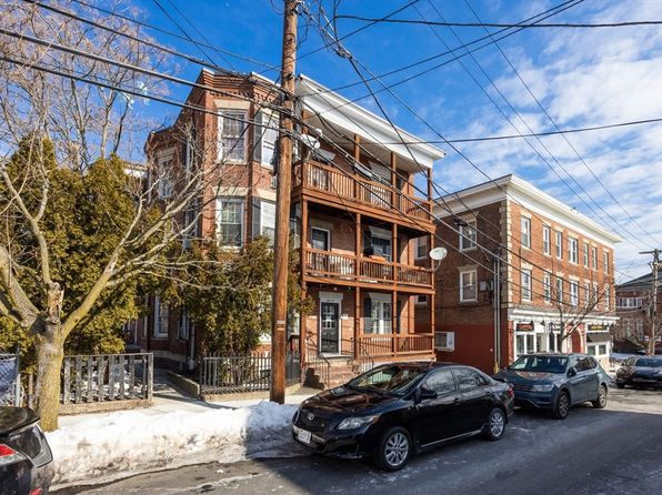 69 Harbor St, Salem, MA 01970