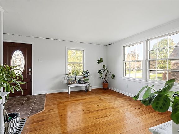 4th image of 1365 Cosgrove St