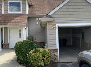 79 Bourne Cir, Hamburg, NJ 07419