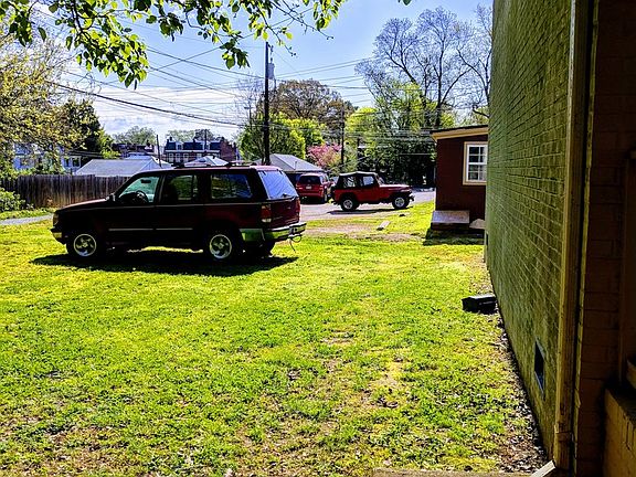 4th image of 3328 Ellwood Ave Unit 6