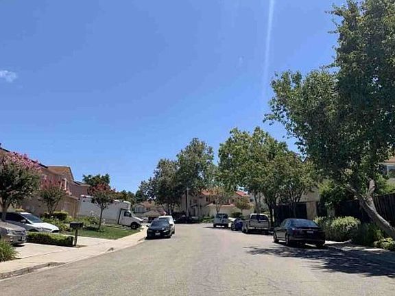 Exterior Neighborhood (street photo)