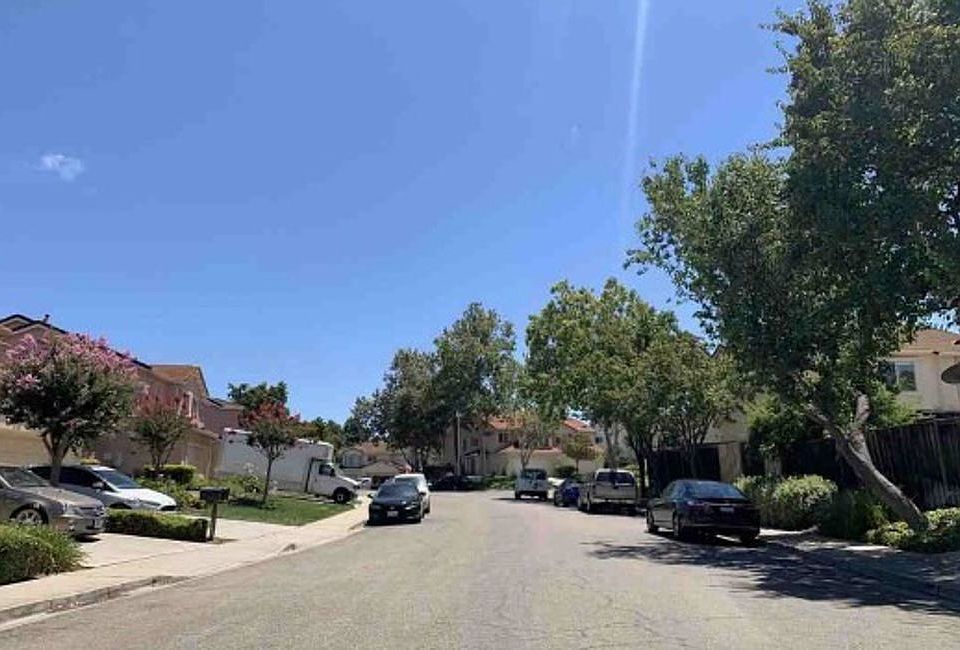 Exterior Neighborhood (street photo)