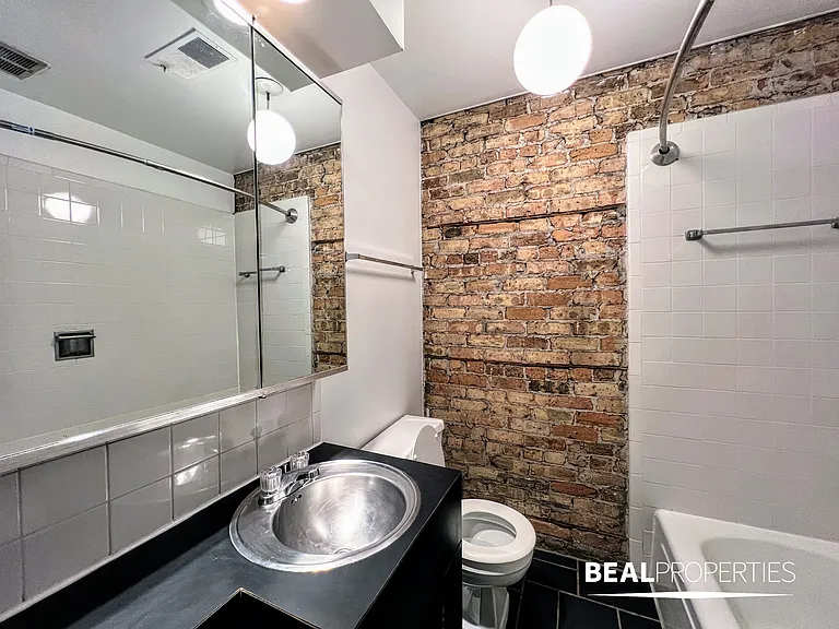 600-06 W Surf St — Photo 24