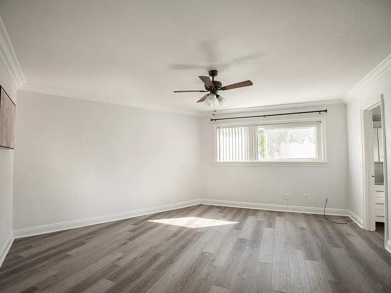3003 Barnard St #4 — Photo 6