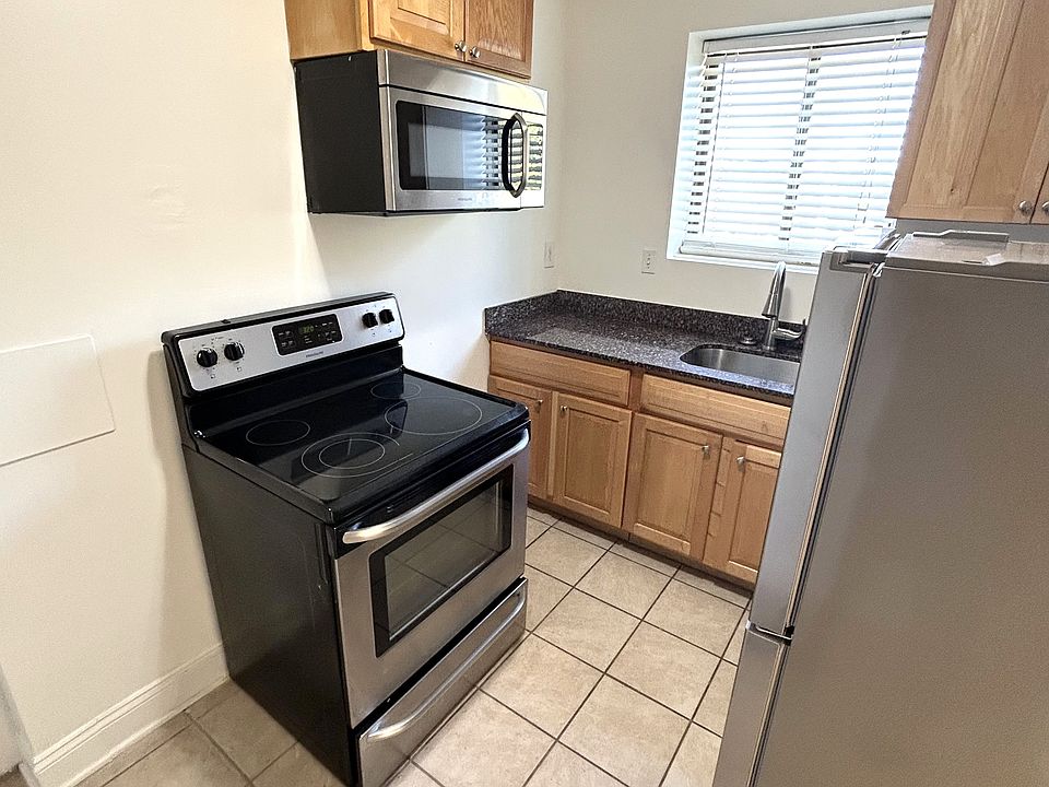 Fully equip Kitchen Stainless Appliances: Fridge, Range, Vented Microwave, Dishwasher, Garbage disposal.