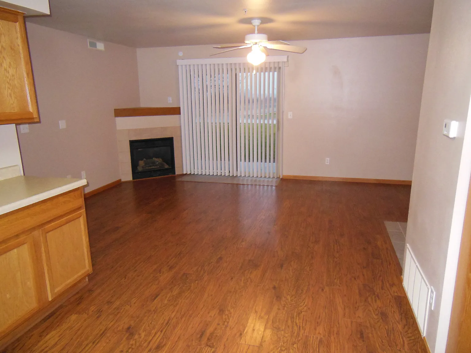 2 bed, 980 sqft, $1,350 — Photo 2