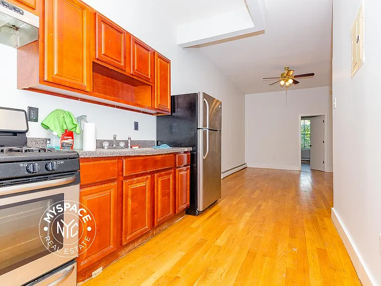 828 Halsey St #1B — Photo 1