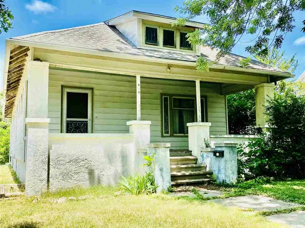 419 Huntress St, Clay Center, KS 67432