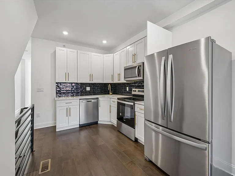 3958 Mount Vernon St #1 — Photo 2
