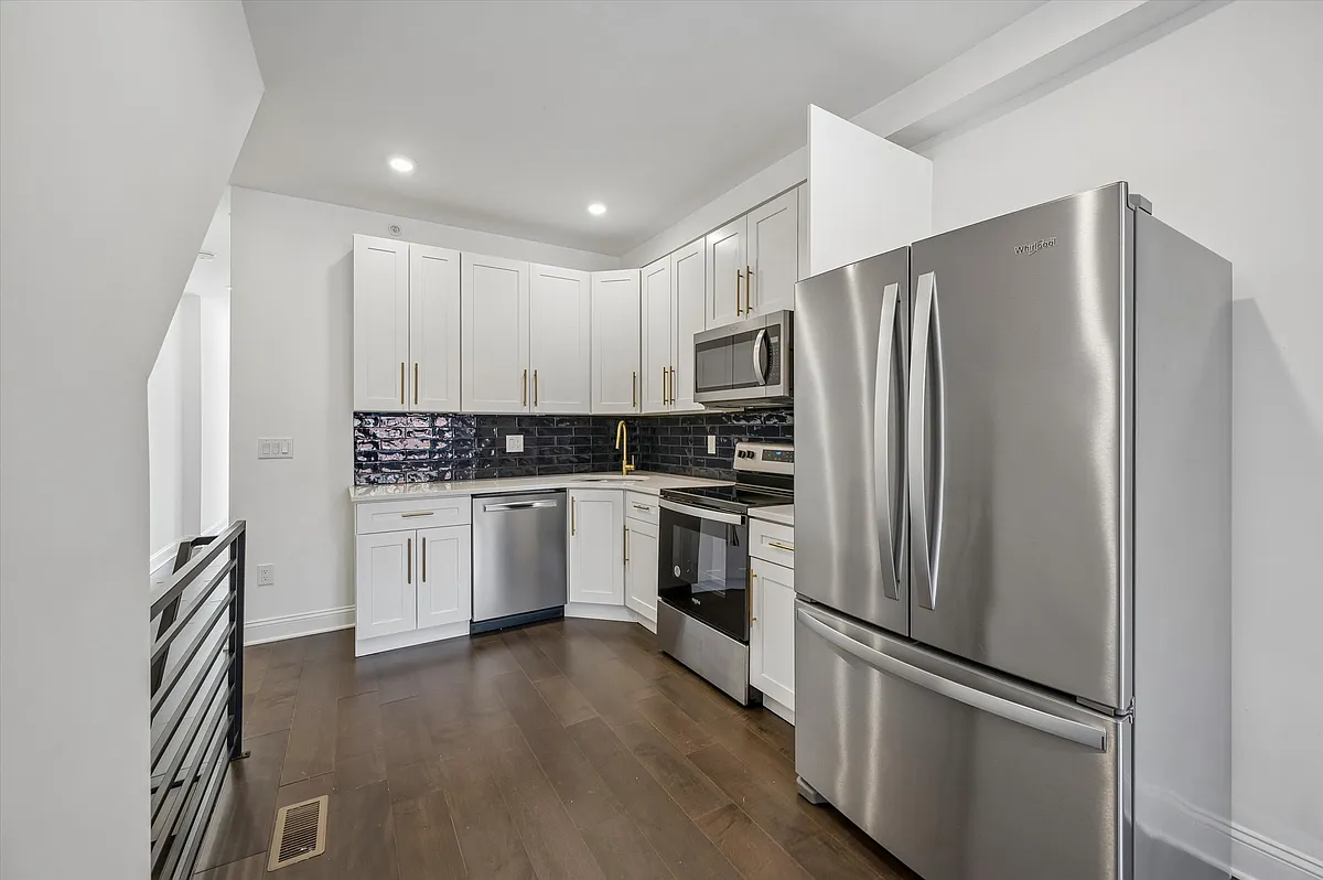 Building Photo - 3958 Mount Vernon St #1