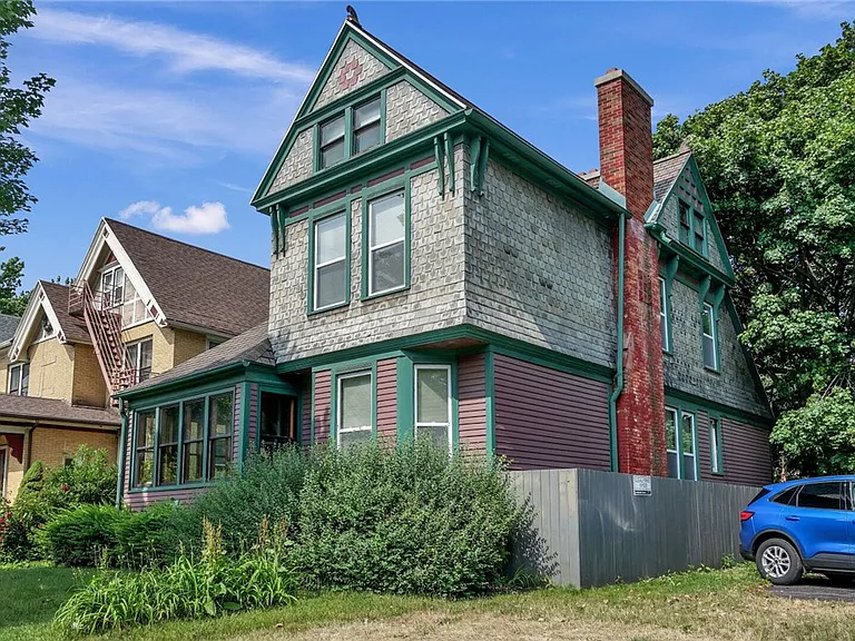 407 Alexander St — Photo 1