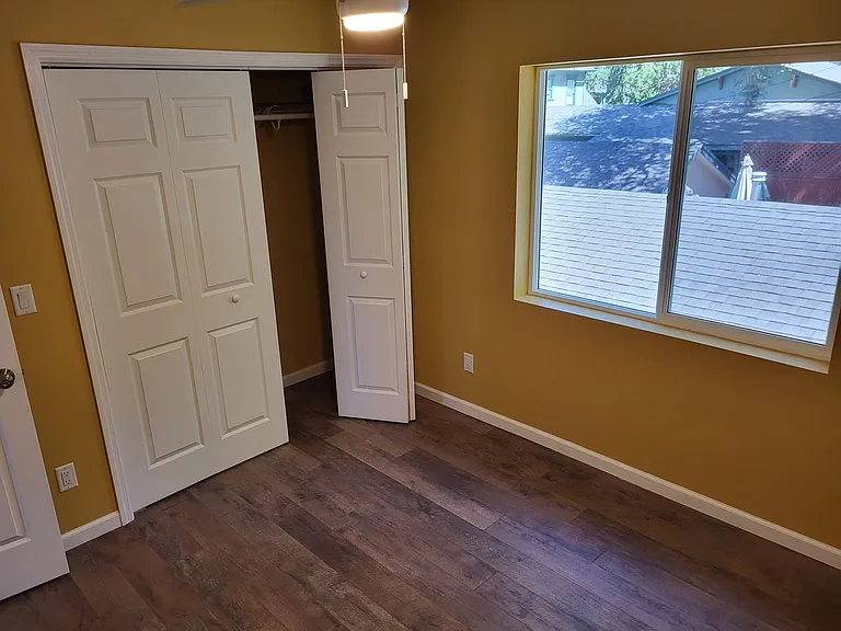 210 N Elden St — Photo 12