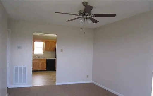 3 bedroom home close to Fort Campbell and I24 with no back yard neighbors! — Photo 2